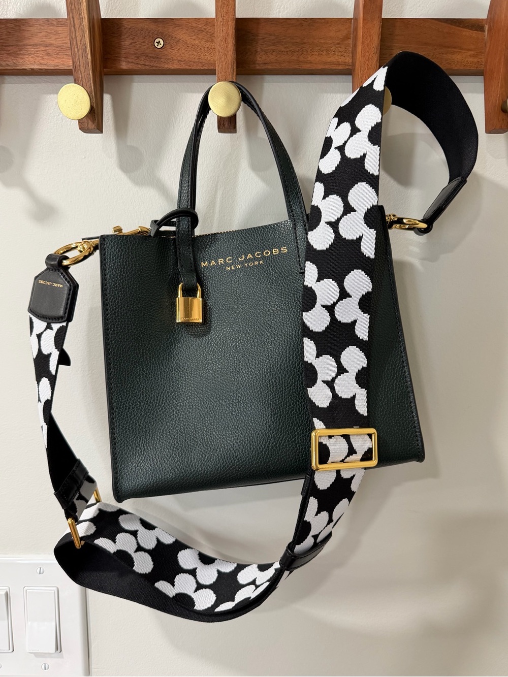 • Marc Jacobs Leather Bag •